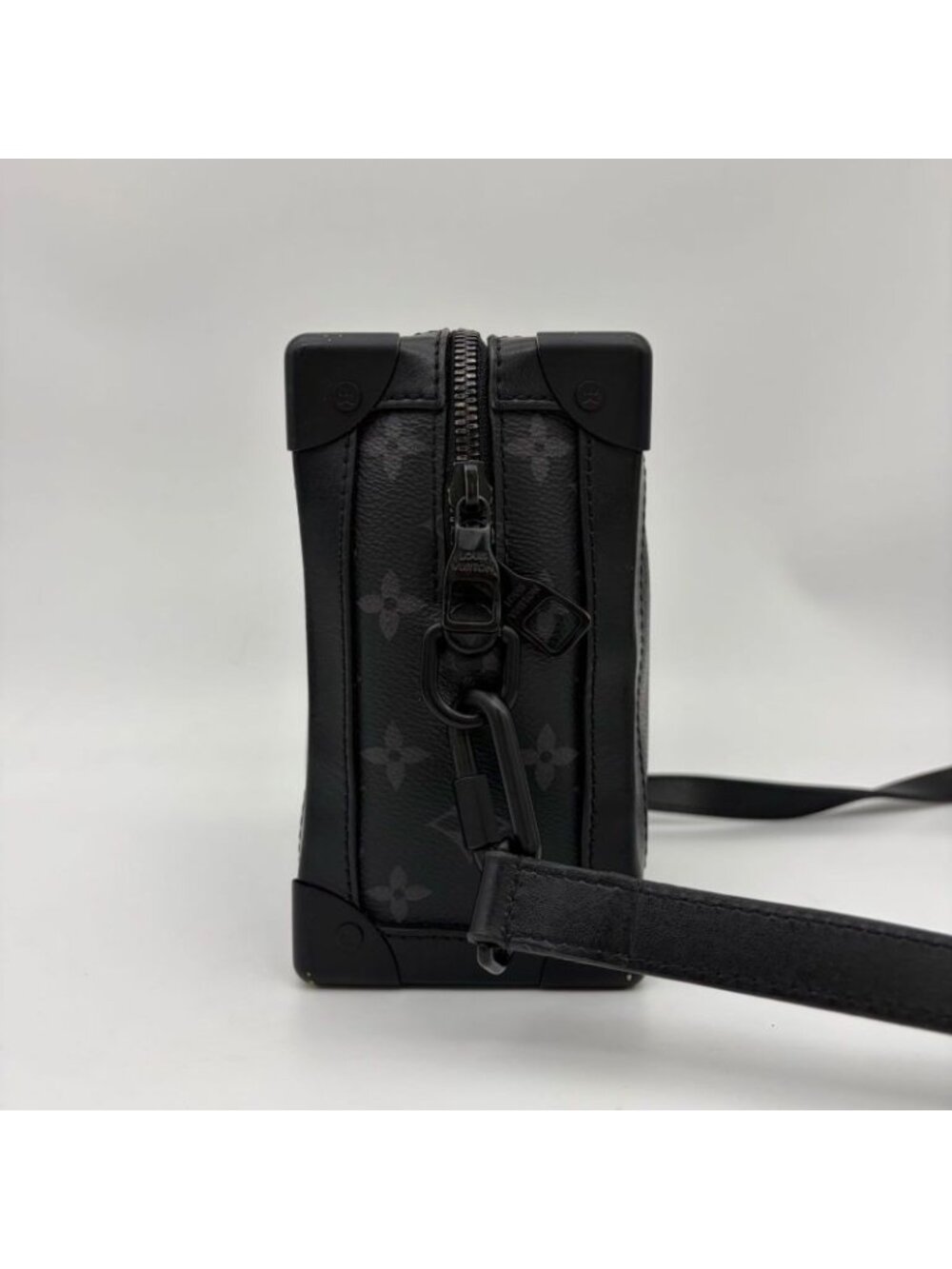 Louis Vuitton Soft Trunk Monogram Eclipse - Picture 4 of 16
